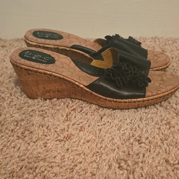 b.o.c. Born Concept Women's Black Leather Floral Wedges Size 11 (#10) - Picture 2 of 12